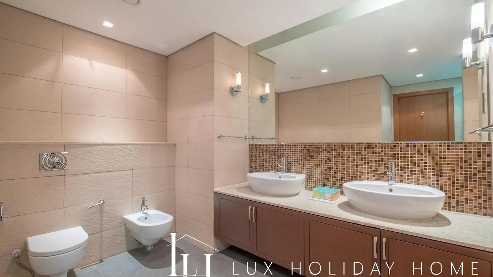Lux The Palm Island Atlantis View Suite Dubai United Arab Emirates